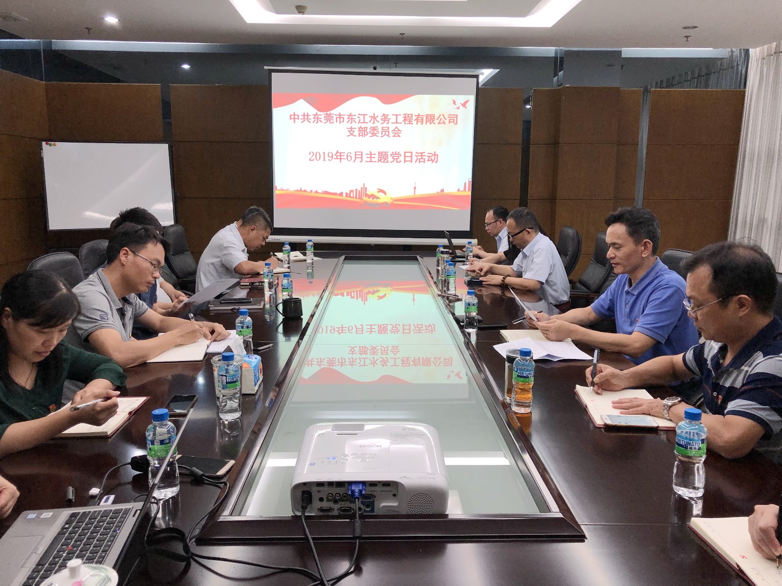 07-幸运28论坛
工程公司党支部结合主题党日开展“不忘初心、牢记使命”主题教育.jpg