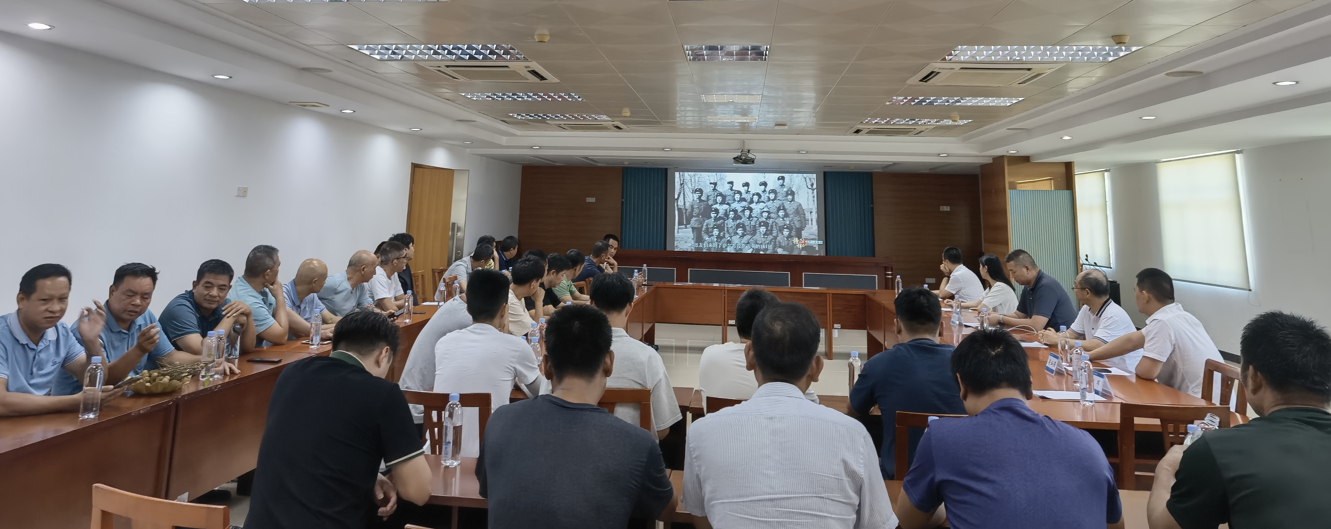三、专题学习“八一”双拥活动现场学习图片（观看榜样6）.jpg